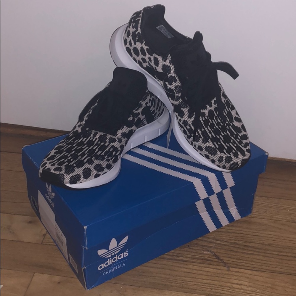 Adidas Leopard Swift Run sneakers